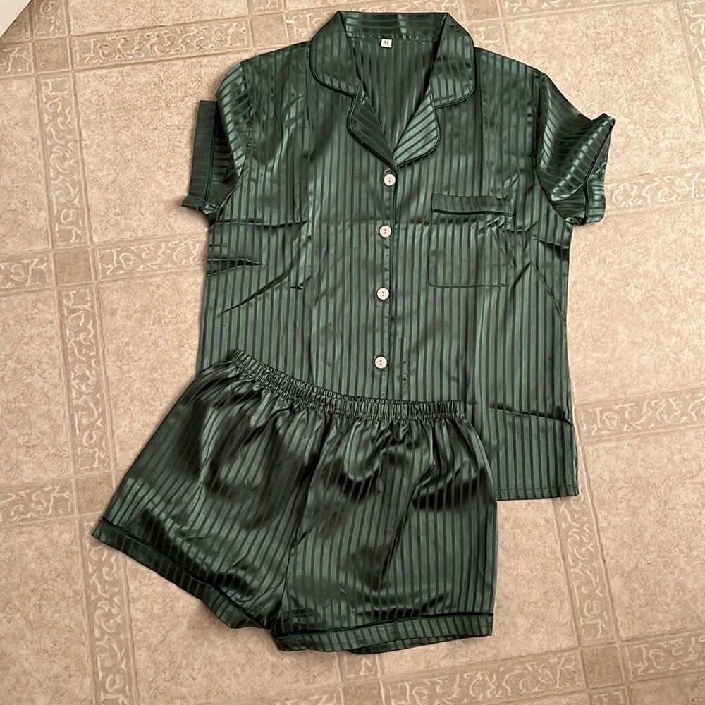 Amazon Emerald Green Satin Pajamas Set M